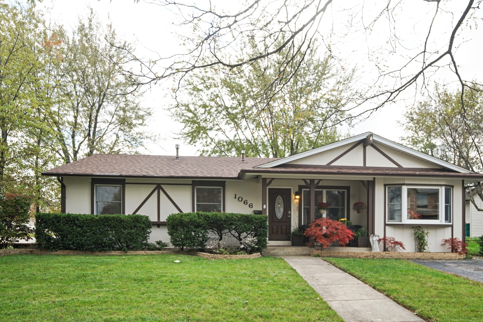 Property Photo:  1066 Carpenter Court  IL 60007 