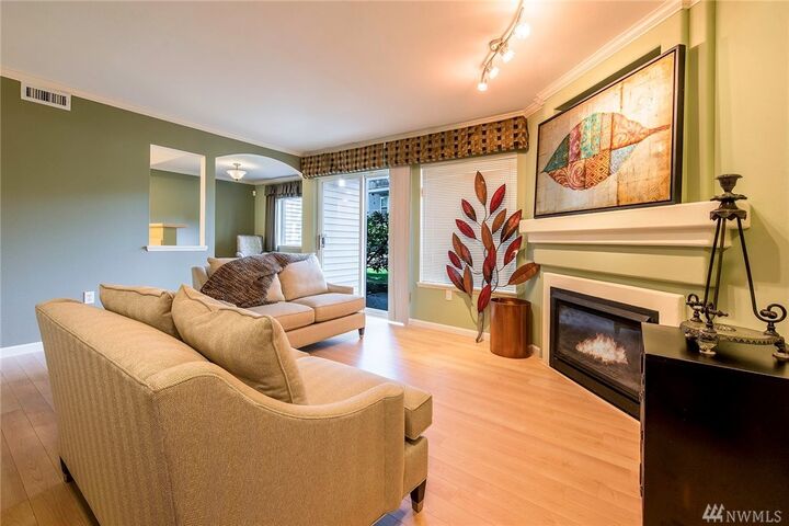 Property Photo: 25235 SE Klahanie Blvd E105 WA 98029