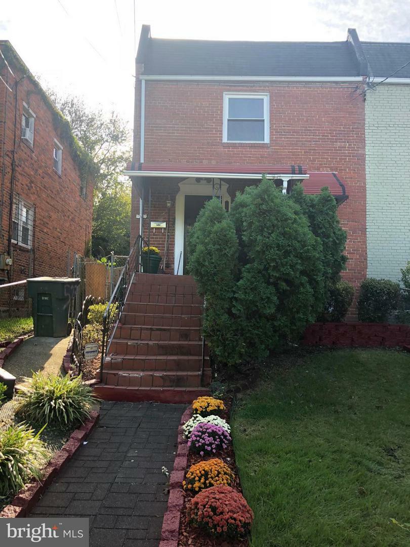 Property Photo:  523 Foxhall Place SE  DC 20032 