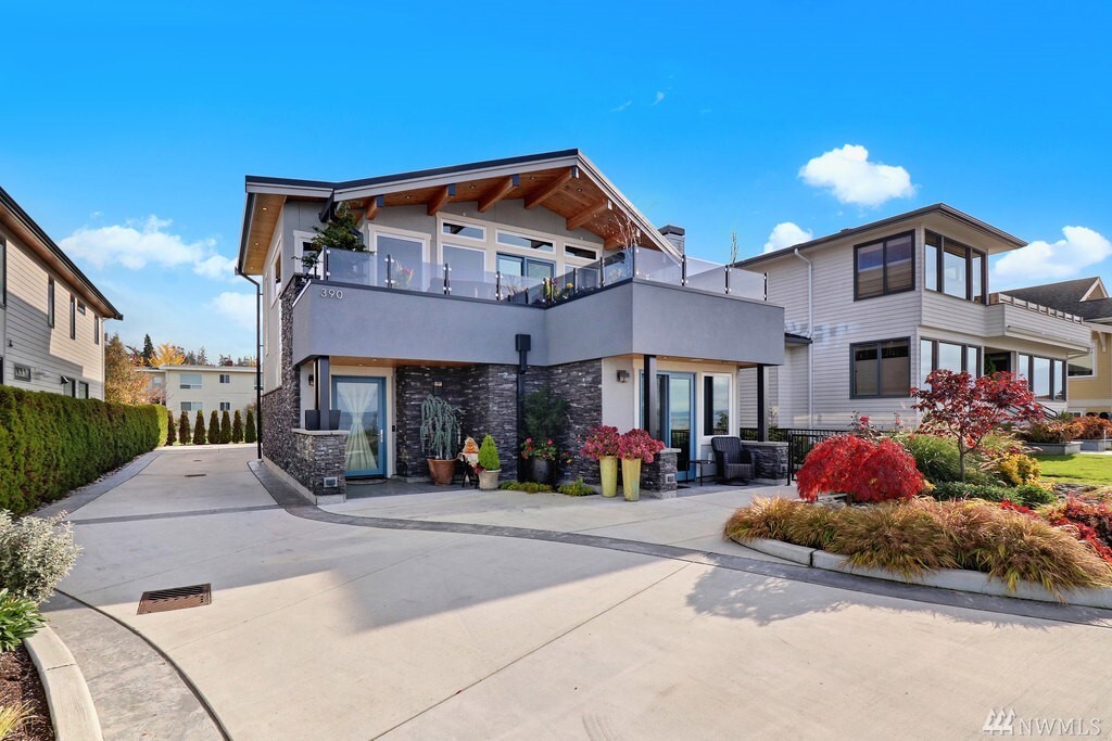 Property Photo: 390 Sunset Ave N WA 98020