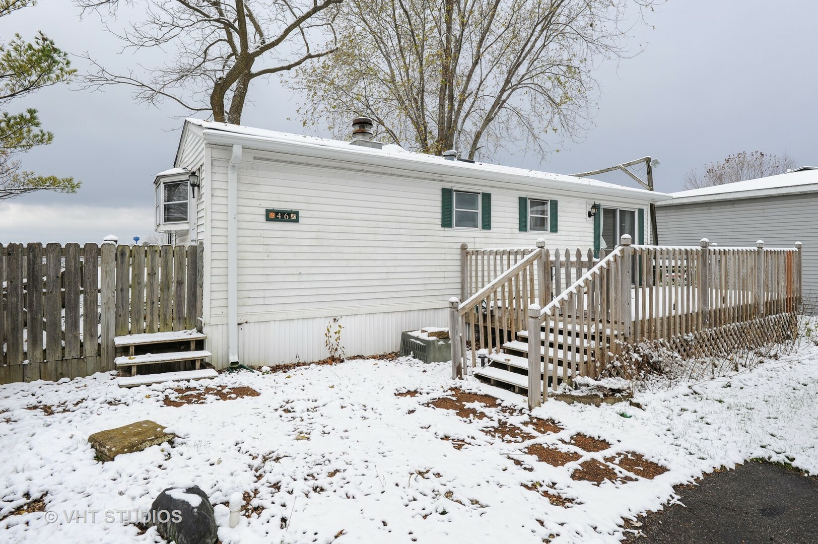 Property Photo:  46 Beacon Bay  IL 60051 