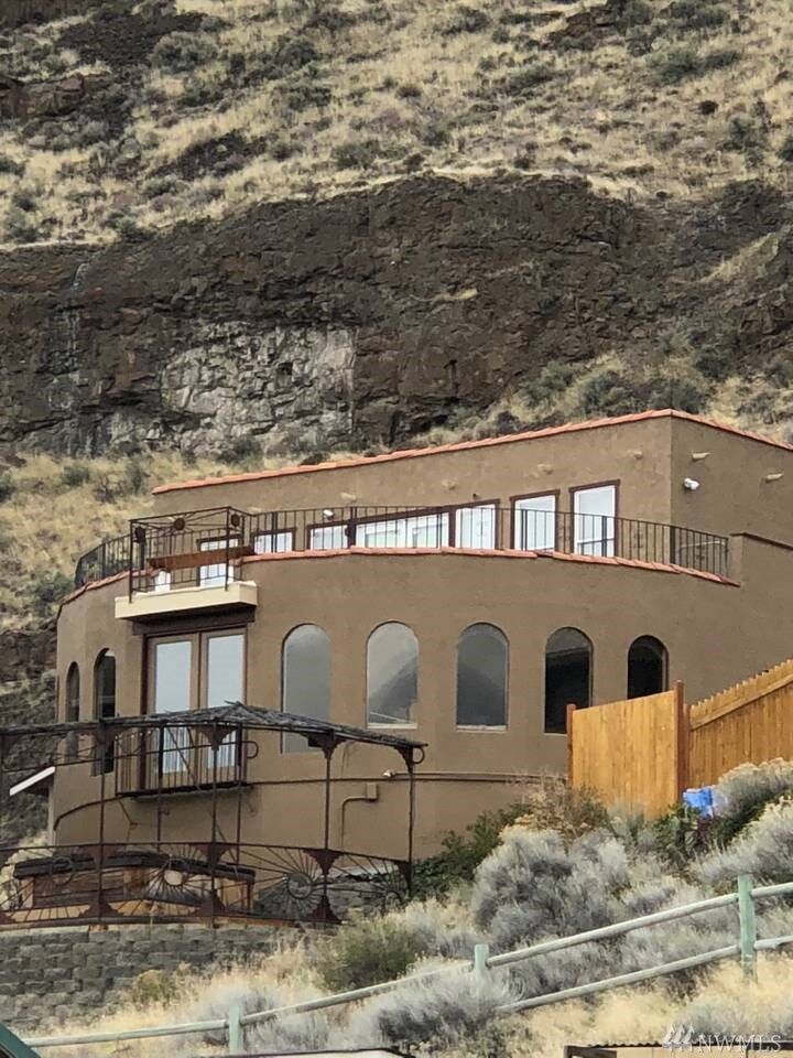 Property Photo: 830 SW Section Ave WA 98848