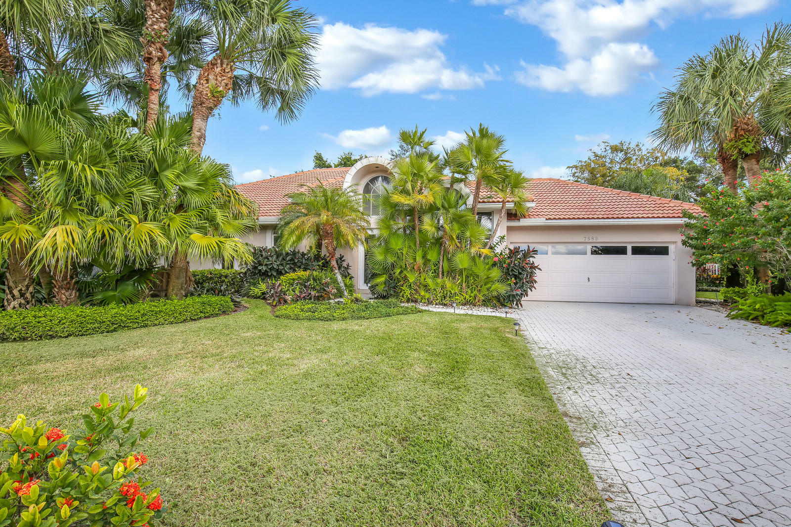 Property Photo:  7589 La Corniche Circle  FL 33433 