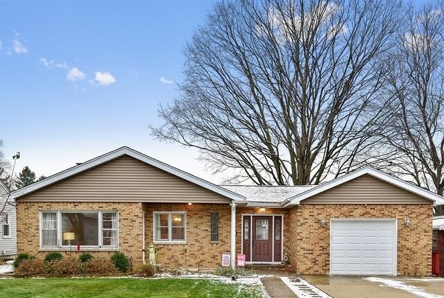 Property Photo: 572 South Park Road IL 60148