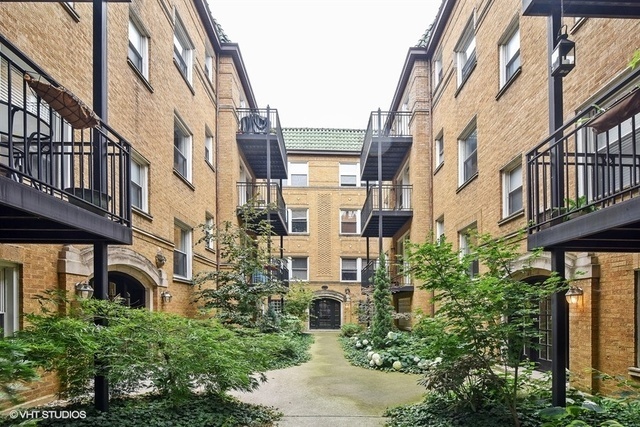 Property Photo: 7621 North Greenview Avenue C2 IL 60626