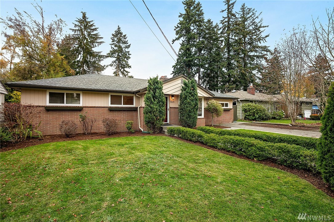 Property Photo:  1620 N 190th St  WA 98133 