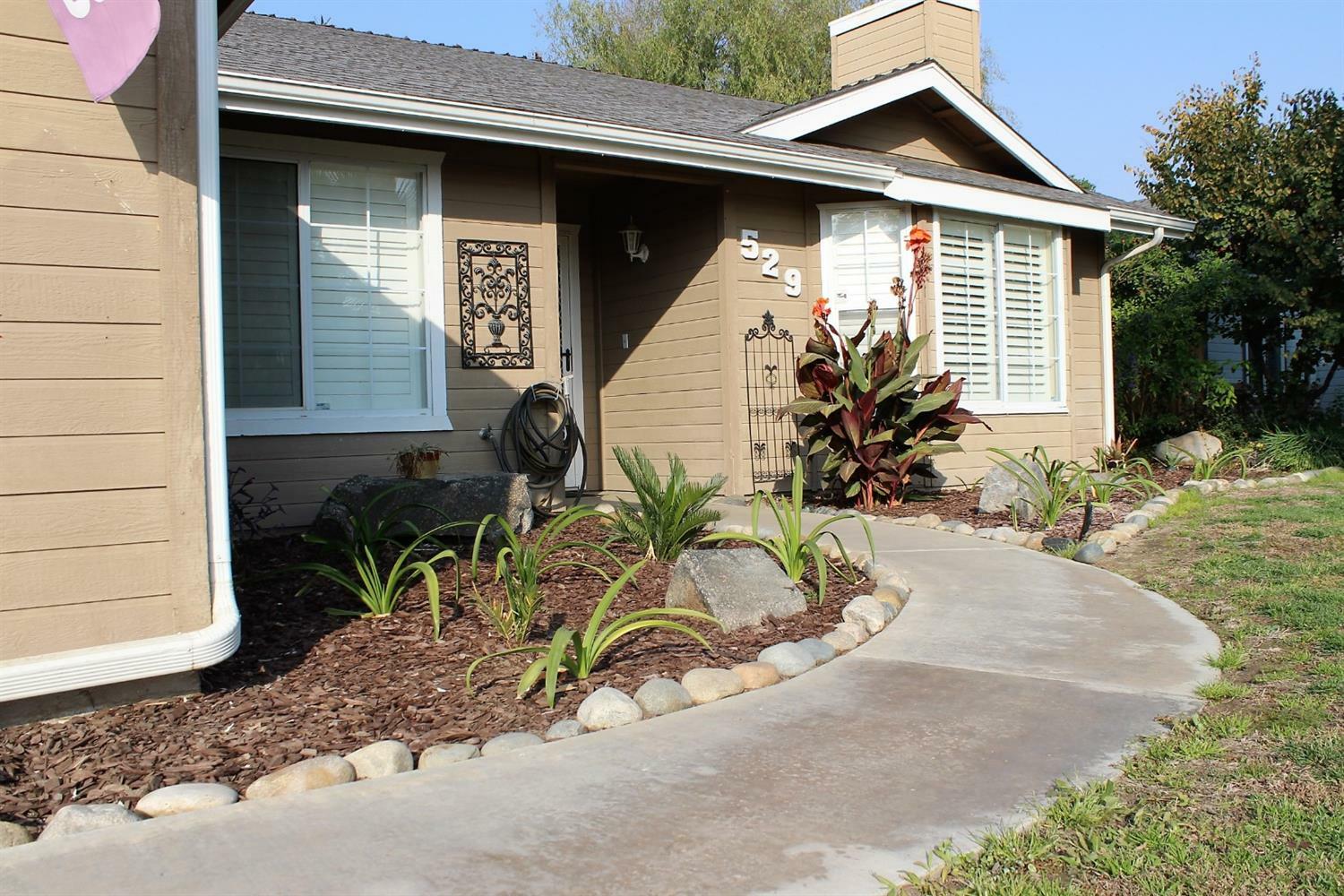 Property Photo:  529 Davis Street  CA 93221 