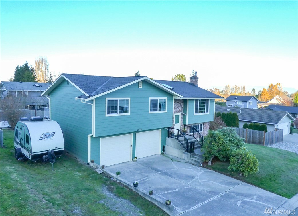 Property Photo:  1918 39th St  WA 98221 