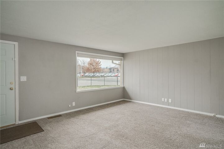 Property Photo:  924 S Howard  WA 98801