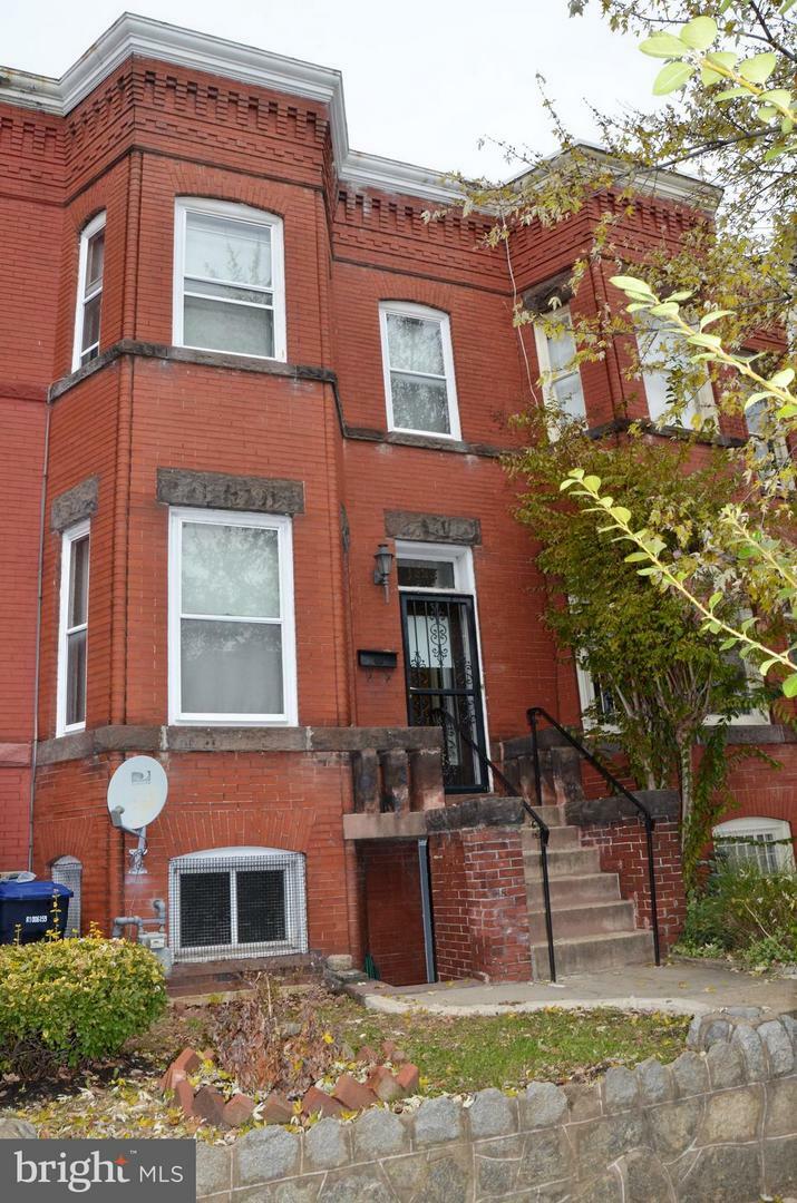 Property Photo:  1222 Independence Avenue SE  DC 20003 