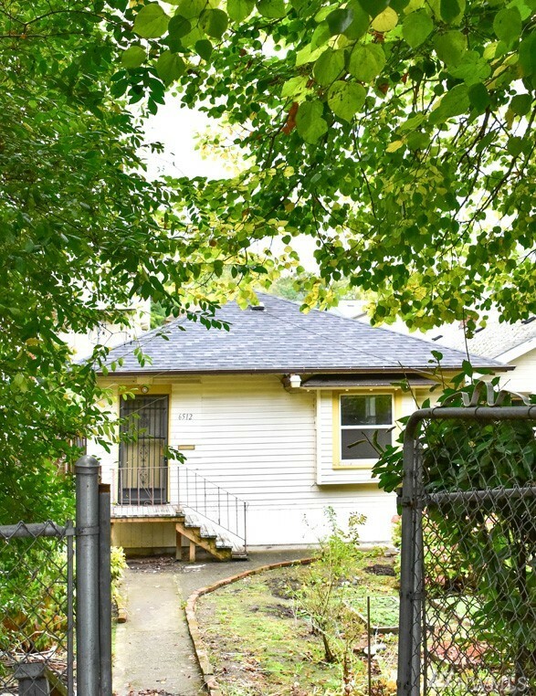 Property Photo:  6512 Rainier Ave S  WA 98118 