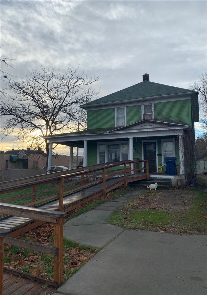 Property Photo:  1111 W Shannon Ave  WA 99205-4470 