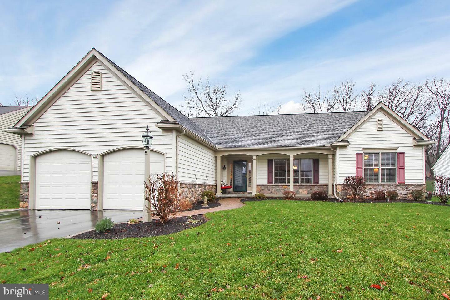 Property Photo:  995 Castle Pond Drive  PA 17402 