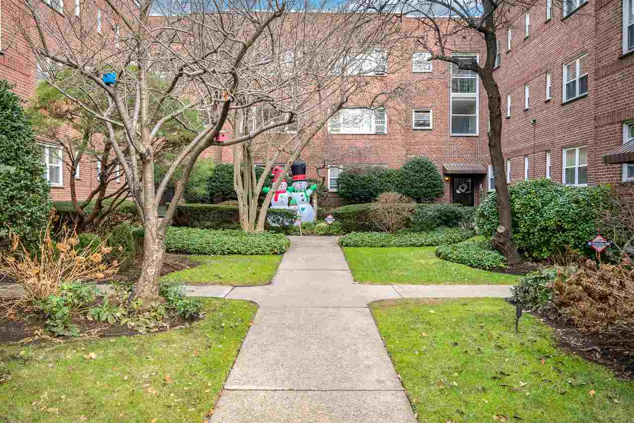 Property Photo:  40 Glenwood Ave 1N  NJ 07306 