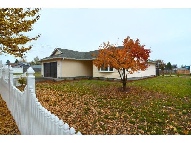 Property Photo: 4120 Marcum Ln OR 97402