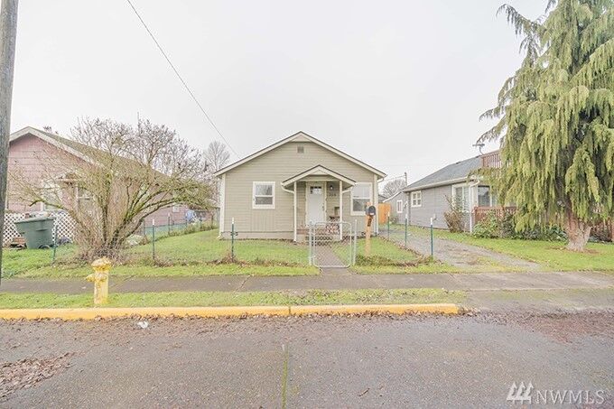Property Photo:  259 22nd Ave  WA 98632 