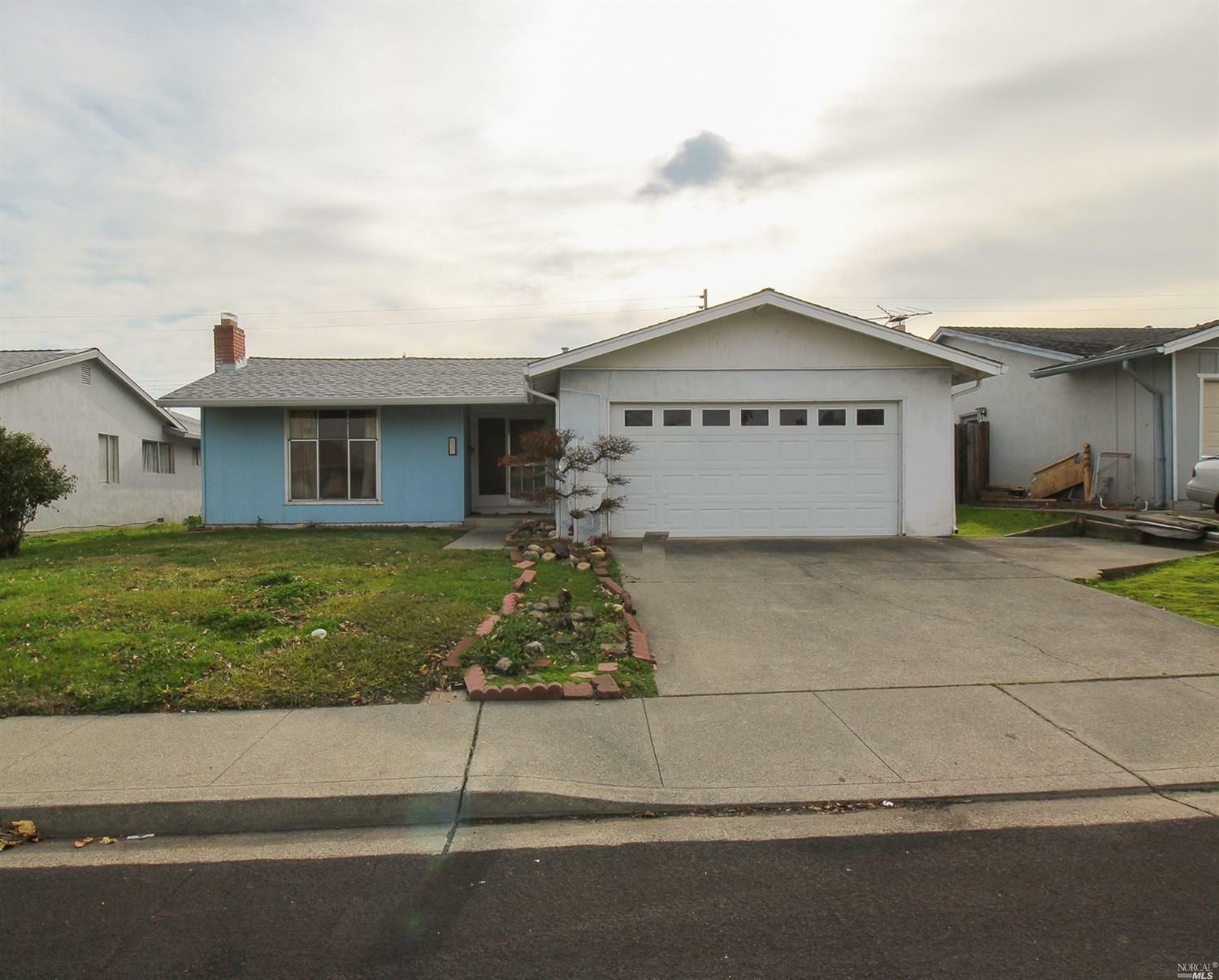 Property Photo: 137 Manzanita Drive CA 95688