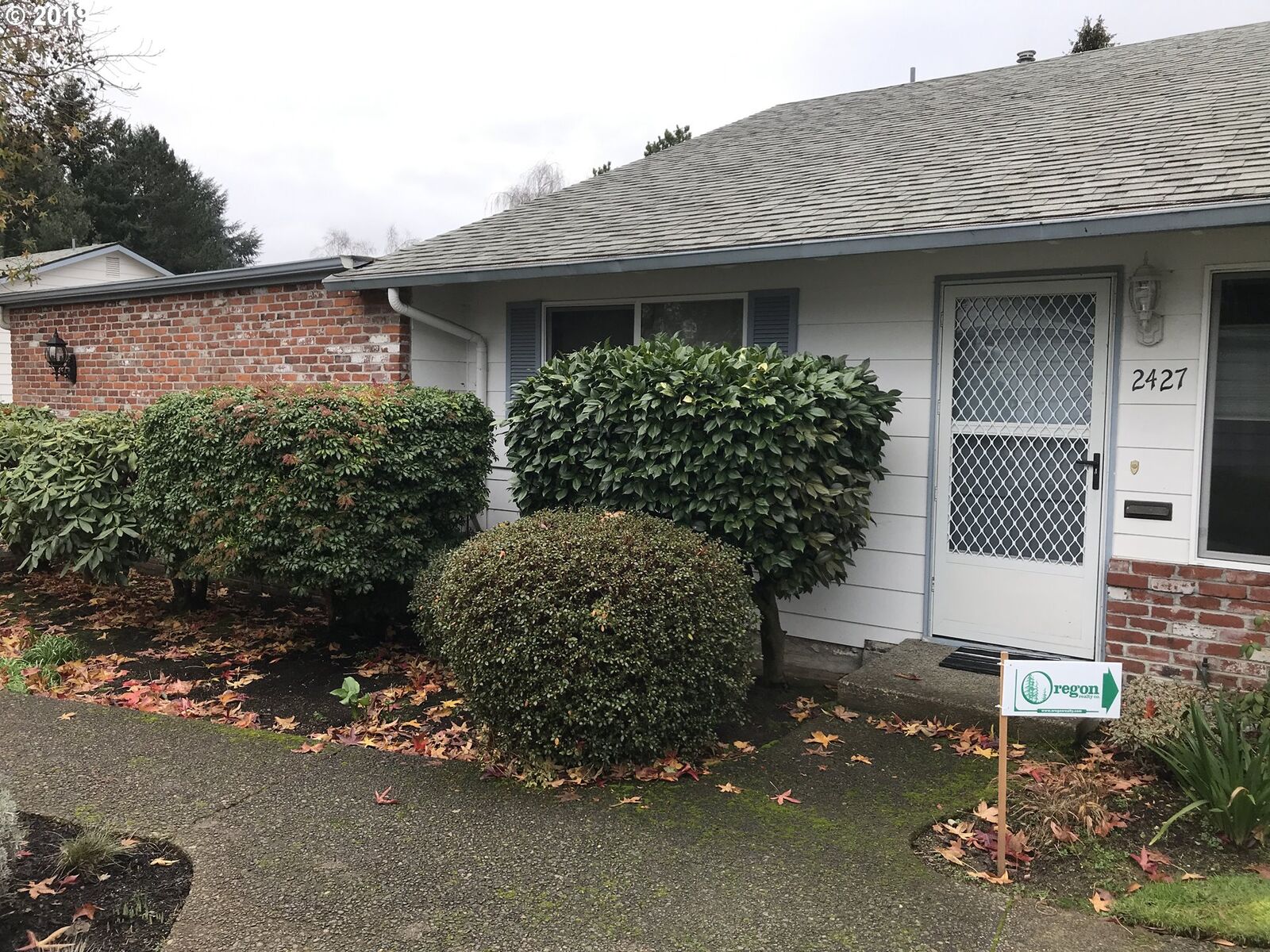 Property Photo:  2427 SE Lake Rd  OR 97222 