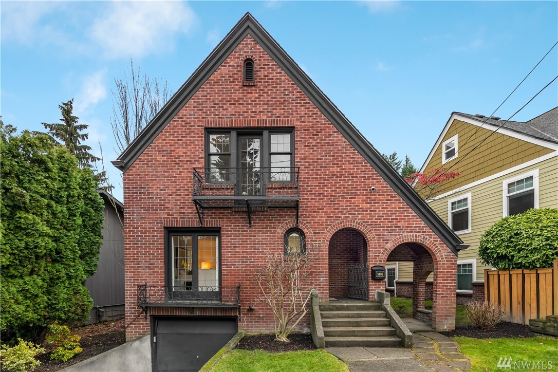 Property Photo:  3409 E Denny Wy  WA 98122 