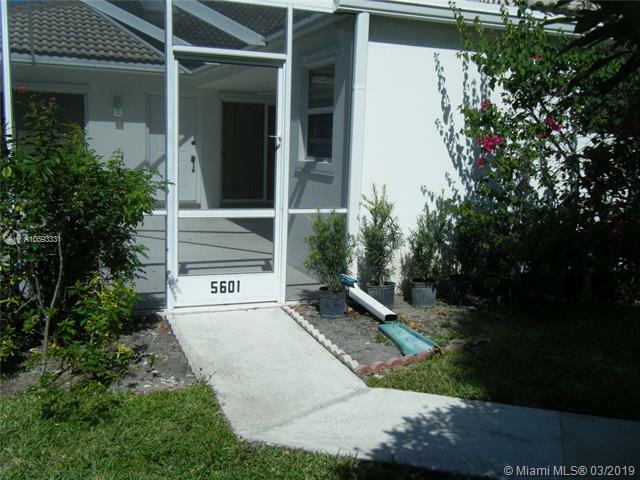 Property Photo:  5601 Red Oak Ct  FL 33410 