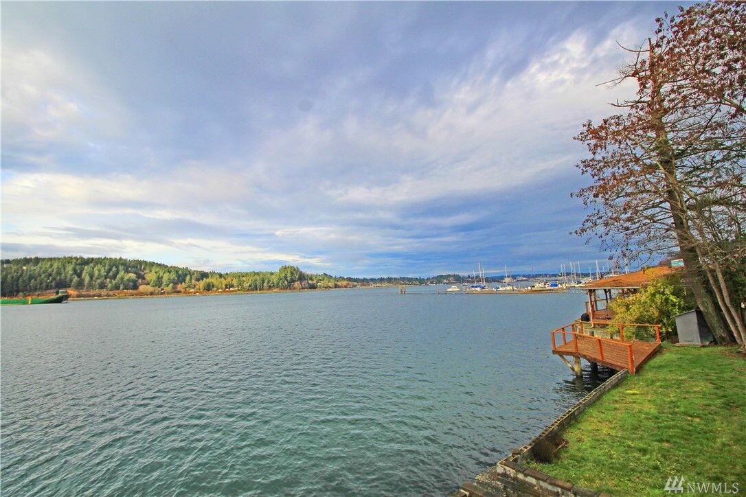 Property Photo:  1683 SW Bay Street  WA 98366 