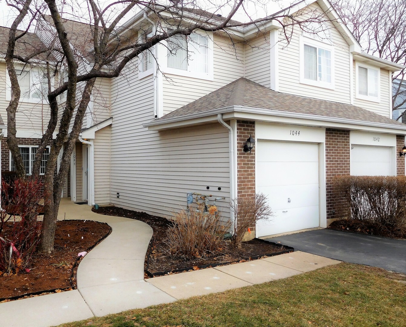 Property Photo:  1042 East Wilson Avenue  IL 60148 