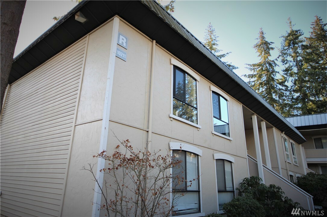 Property Photo:  10211 NE 16th Place R 2  WA 98004 