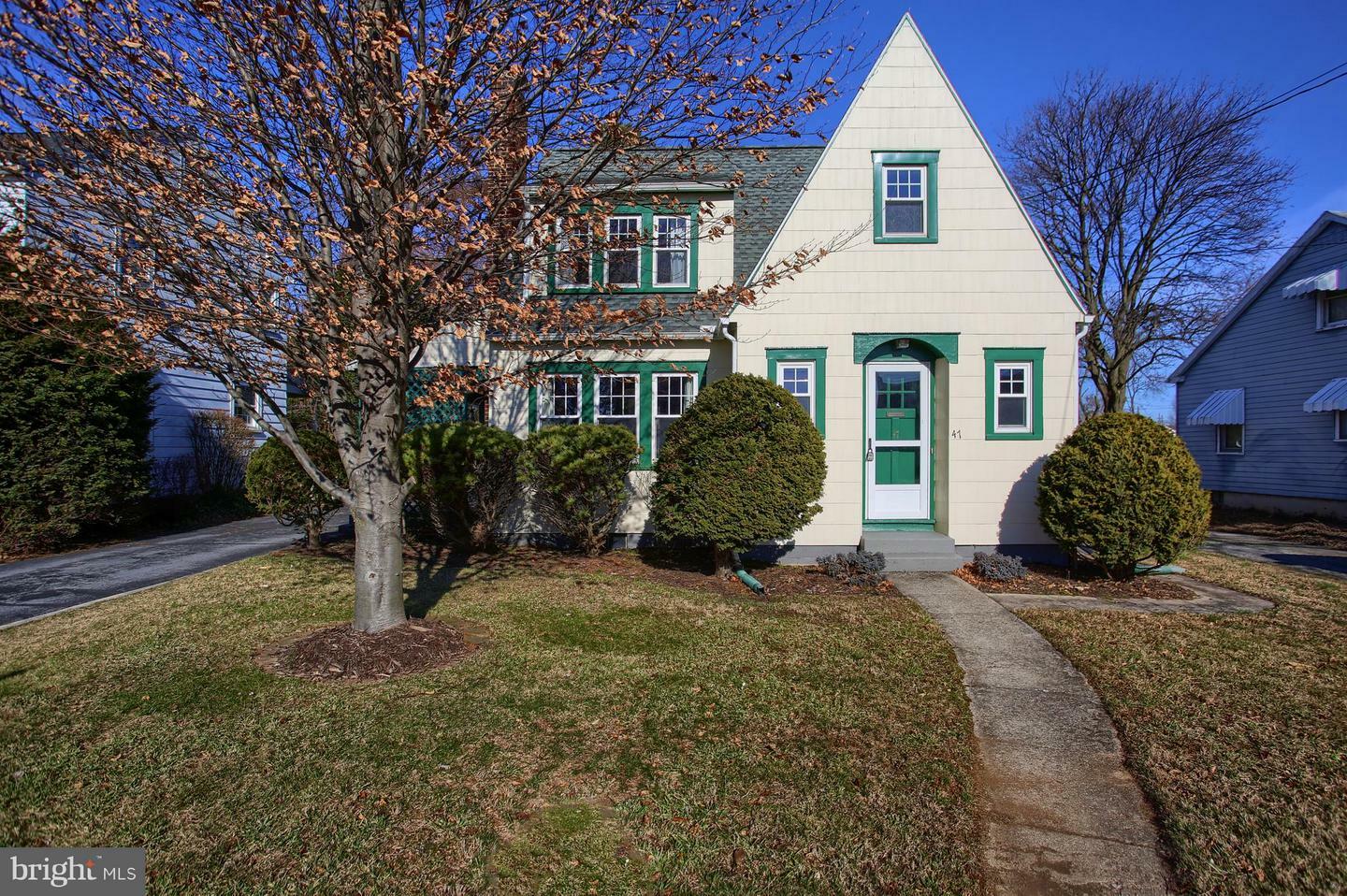 Property Photo:  47 E Street  PA 17013 