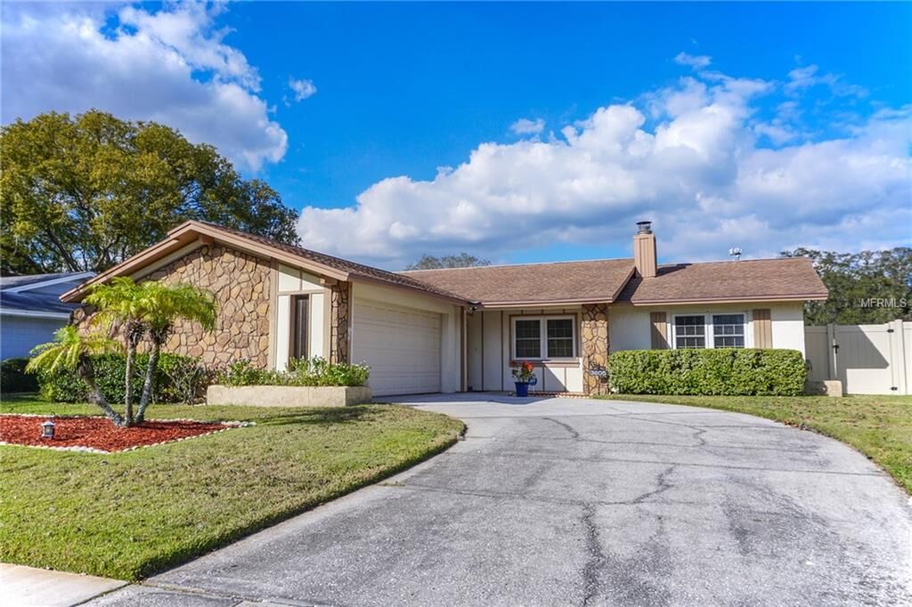 Property Photo: 3605 Coppertree Circle FL 33511
