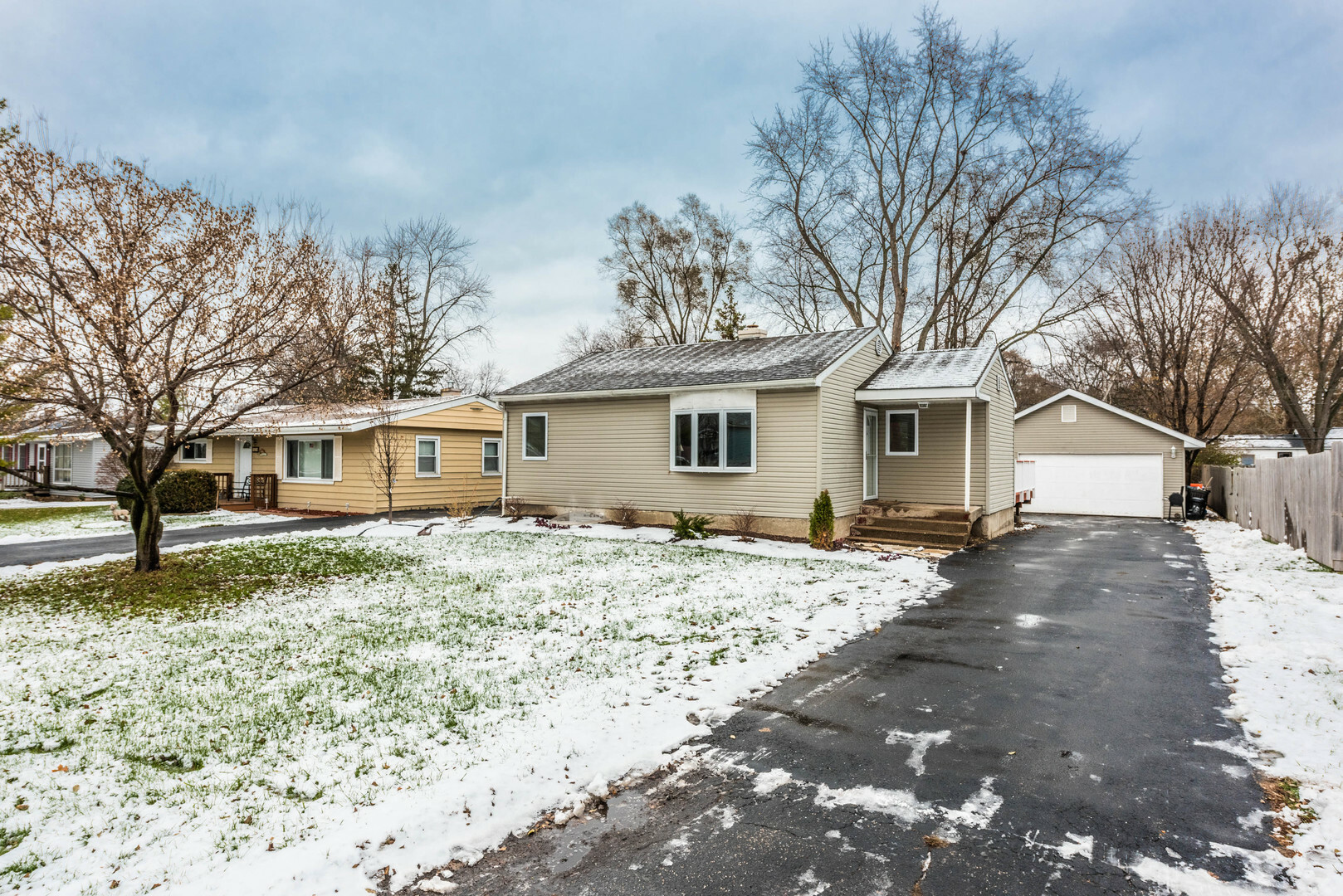 Property Photo: 1612 Pleasant Avenue IL 60050