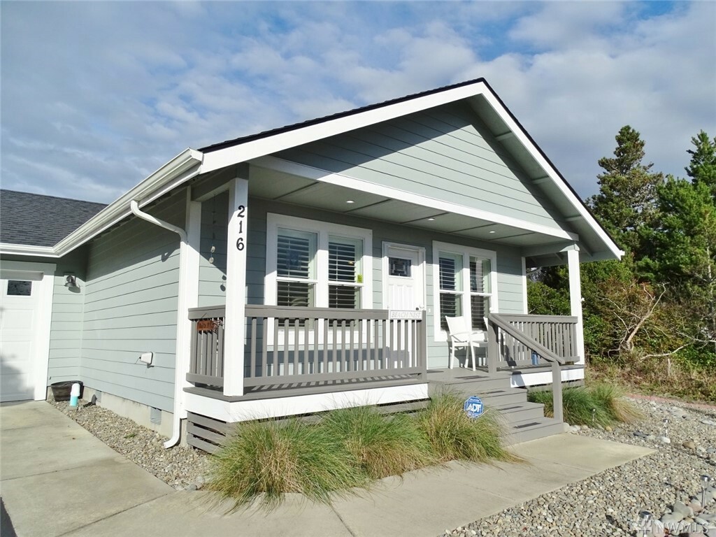 Property Photo:  216 Seashore St SW  WA 98569 