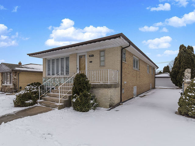 Property Photo: 4824 North Leonard Drive IL 60706