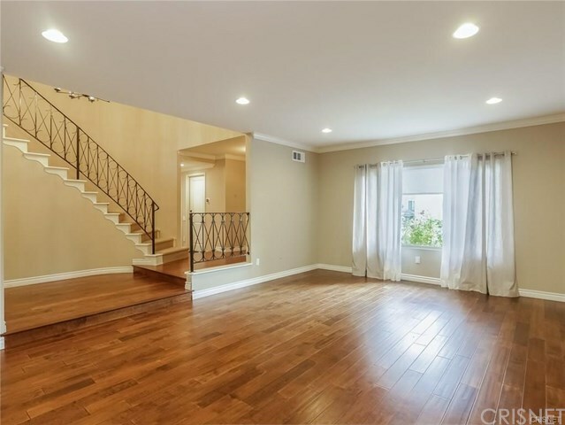 Property Photo:  5521 Bellaire Avenue  CA 91607 