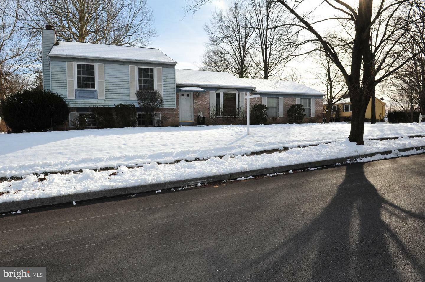 Property Photo:  824 Briarwood Lane  PA 17011 