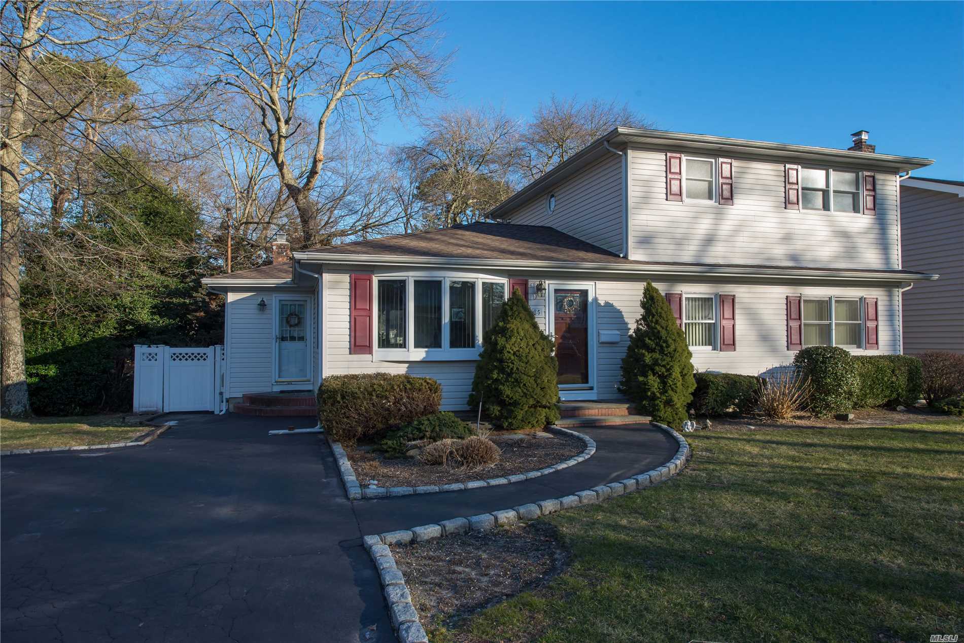 85 Cherokee Avenue  West Islip NY 11795 photo