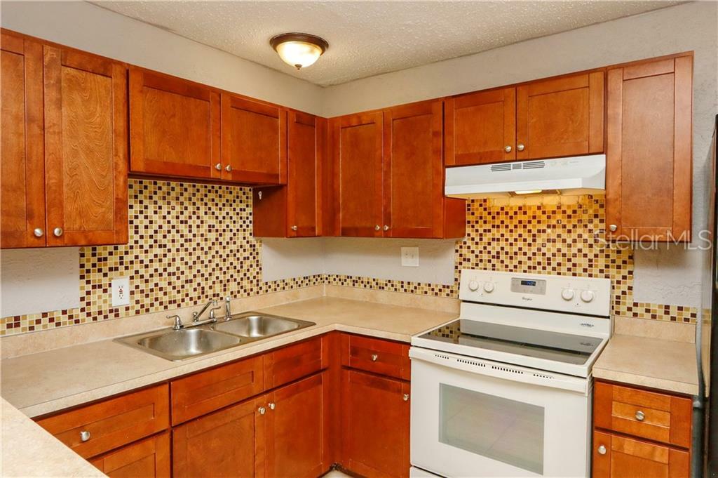 Property Photo: 4204 W Bay View Avenue FL 33611