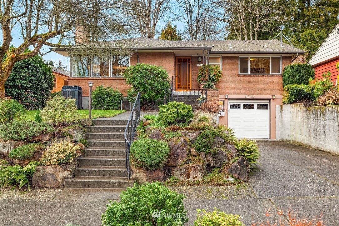 Property Photo:  6205 53rd Avenue NE  WA 98115 