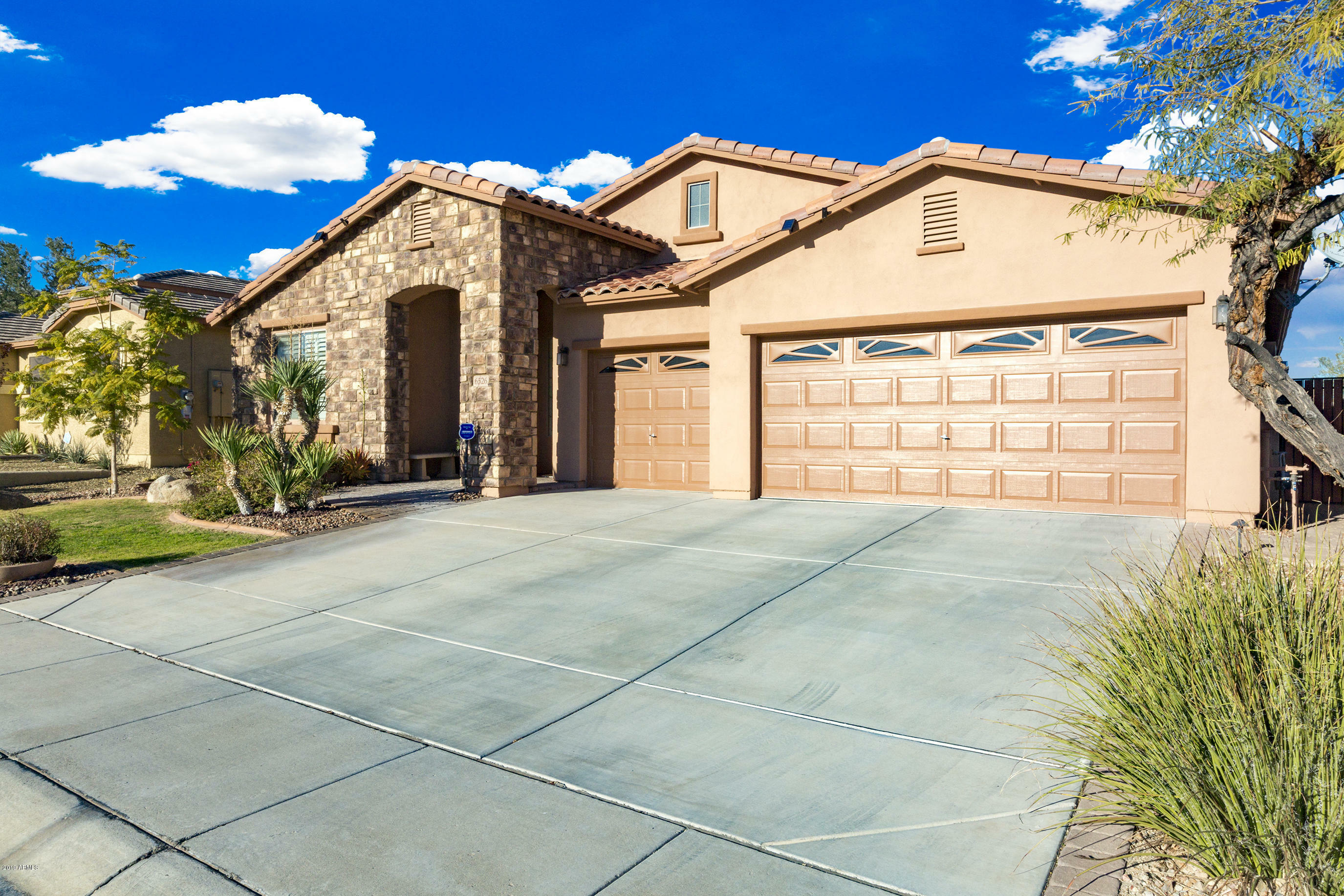 Property Photo:  6526 W Bent Tree Drive  AZ 85083 