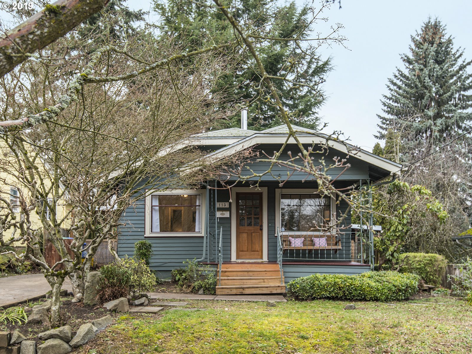 Property Photo:  115 NE 66th Ave  OR 97213 