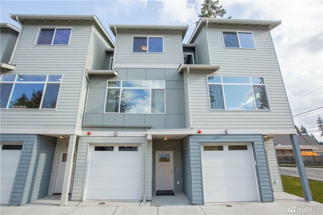 Property Photo:  2324 N 185th St A  WA 98133 