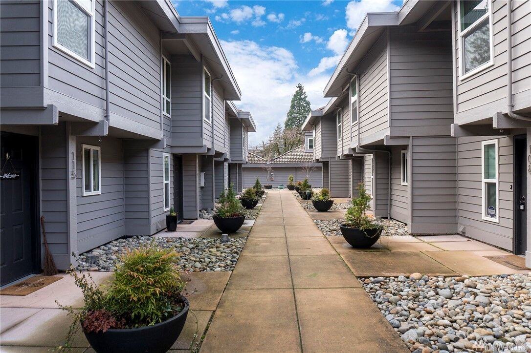 Property Photo:  10007 NE 12th St 110  WA 98004 