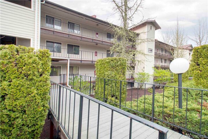 Property Photo:  900 East Bay Dr NE A303  WA 98506 