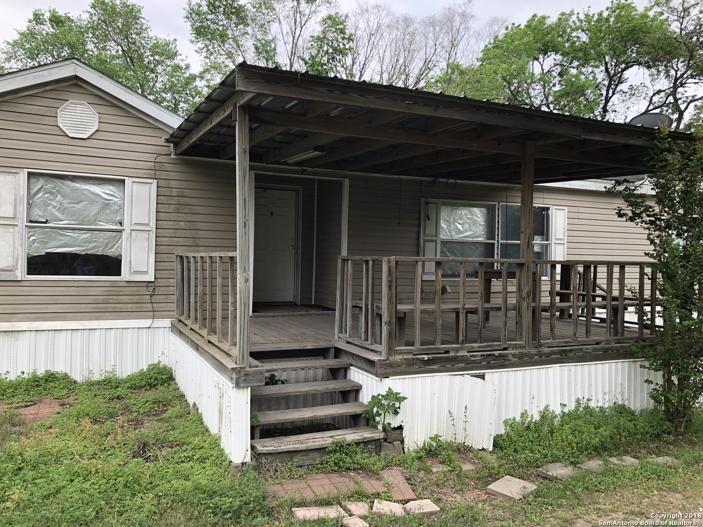Property Photo: 612 W Newman St TX 77954