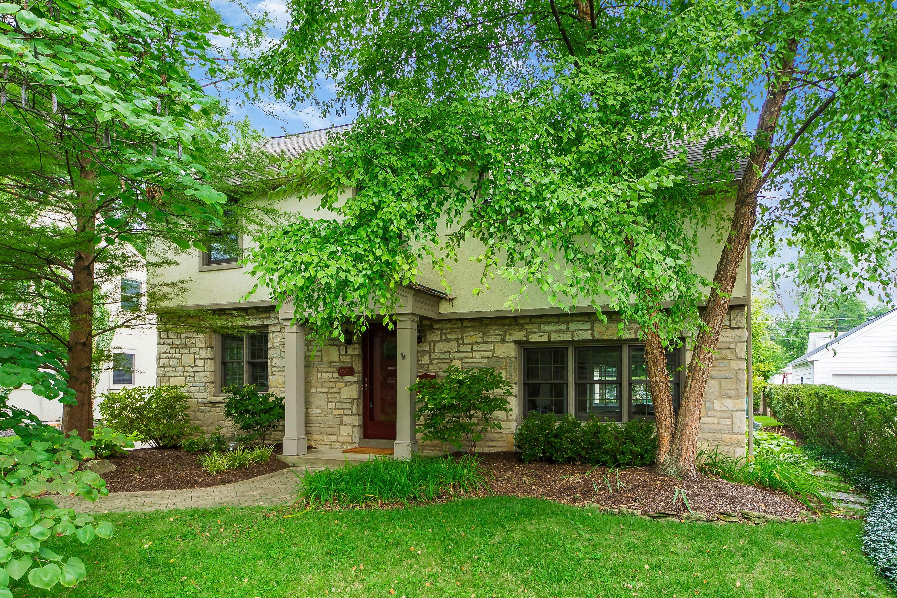 Property Photo: 1576 Grenoble Road OH 43221