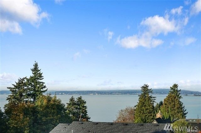 Property Photo:  4116 Cliff Dr  WA 98203 