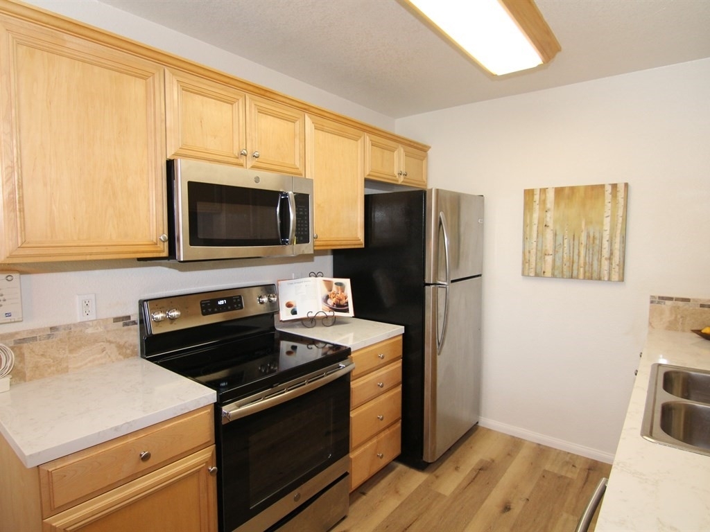Property Photo: 2041 E Grand Ave 17 CA 92027