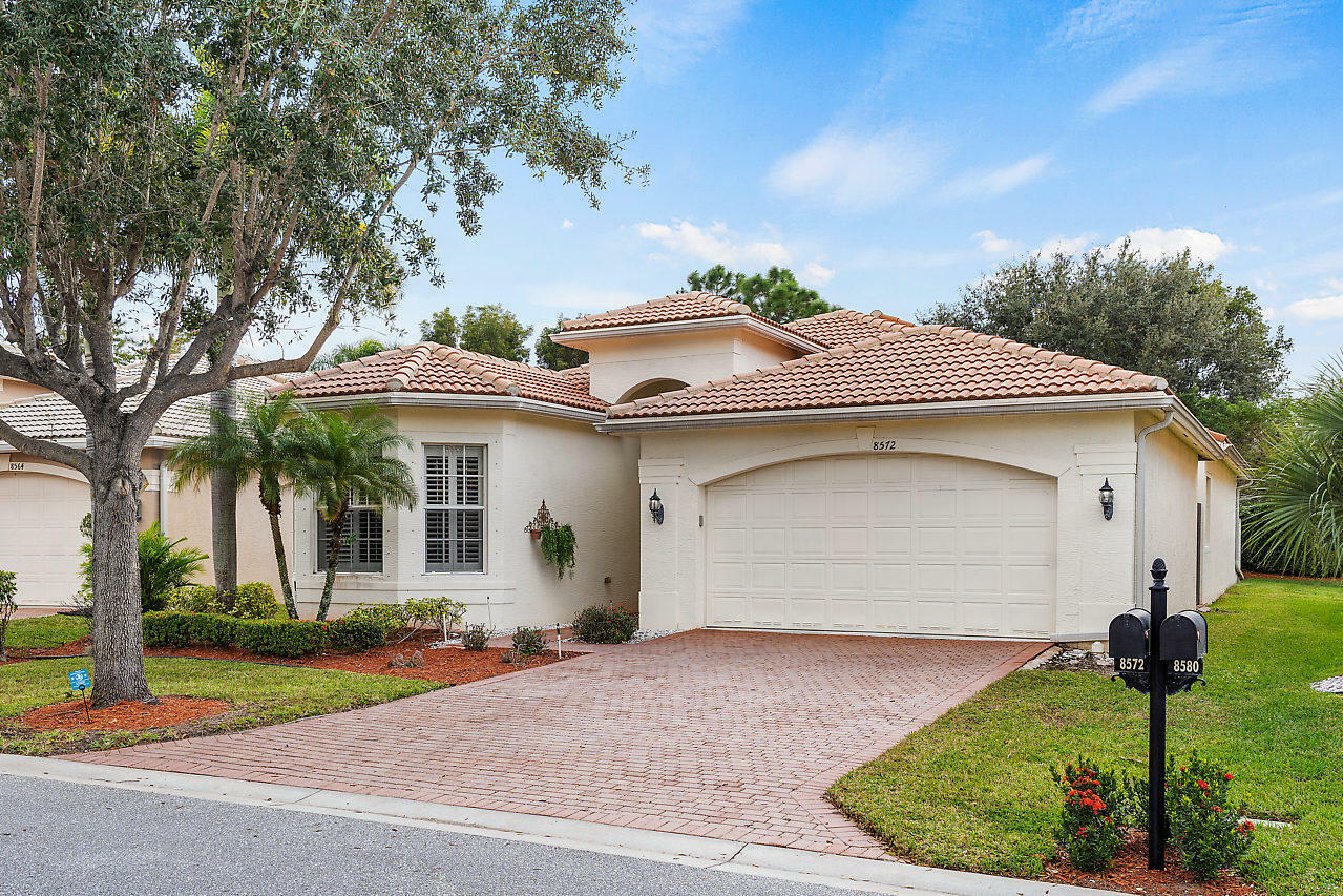 Property Photo:  8572 Breezy Oak Way  FL 33473 