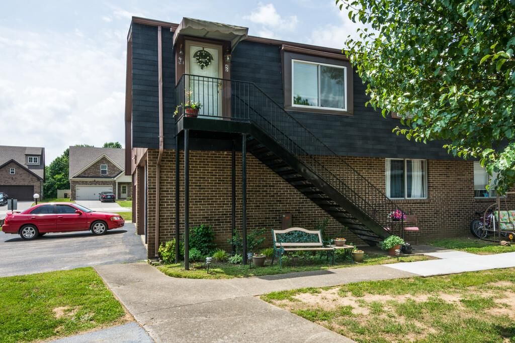 Property Photo:  250 Donna Dr Apt 4D  TN 37075 