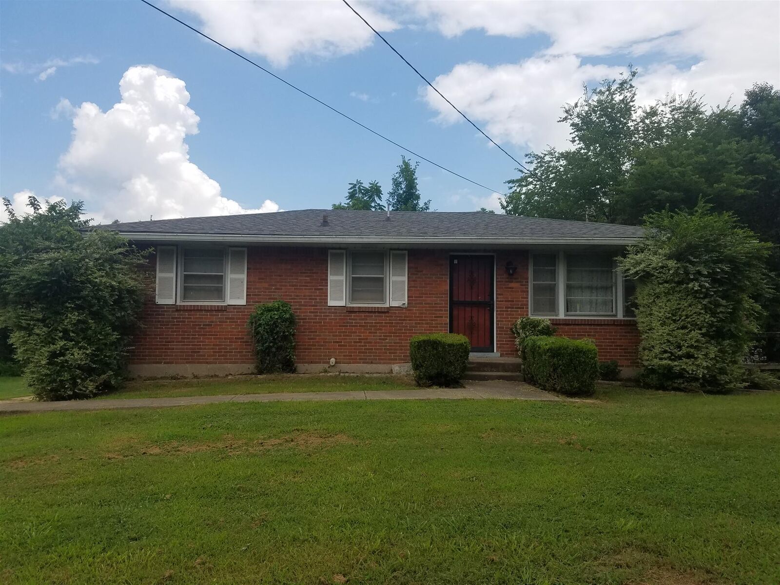 Property Photo: 461 Ewing Dr TN 37207