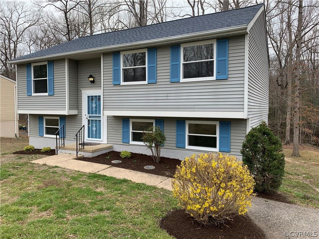 Property Photo: 5806 Winterleaf Drive VA 23234